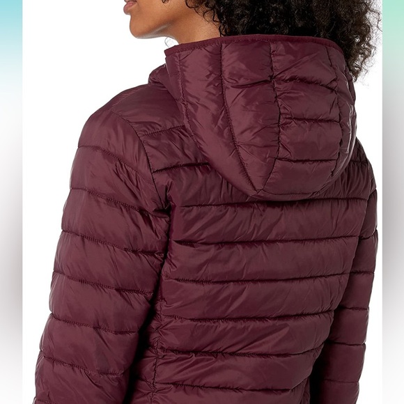 NWT amazon Essentials Womens Lightweight Puffer Jacket - Burgundy/ Wine Small - Picture 3 of 5